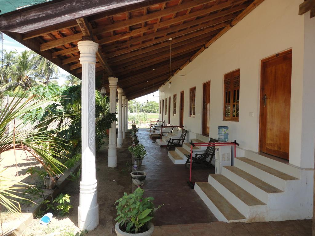 Yoho Hotel Arugambay Beach Inn Arugam Bay Buitenkant foto