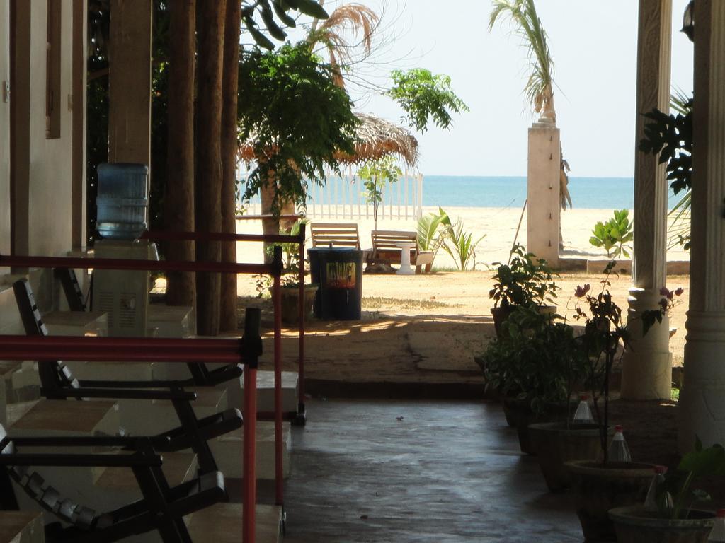 Yoho Hotel Arugambay Beach Inn Arugam Bay Buitenkant foto