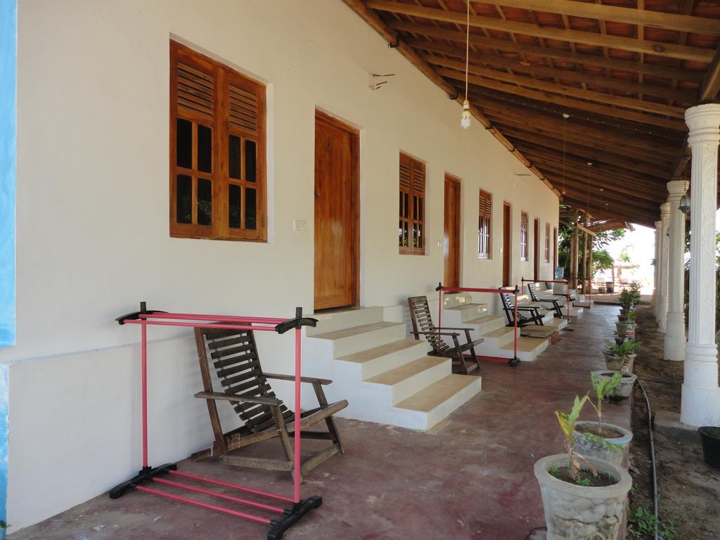 Yoho Hotel Arugambay Beach Inn Arugam Bay Buitenkant foto