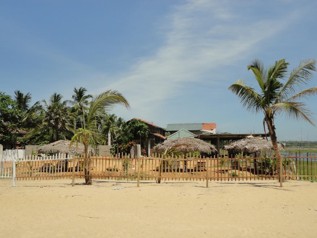 Yoho Hotel Arugambay Beach Inn Arugam Bay Buitenkant foto
