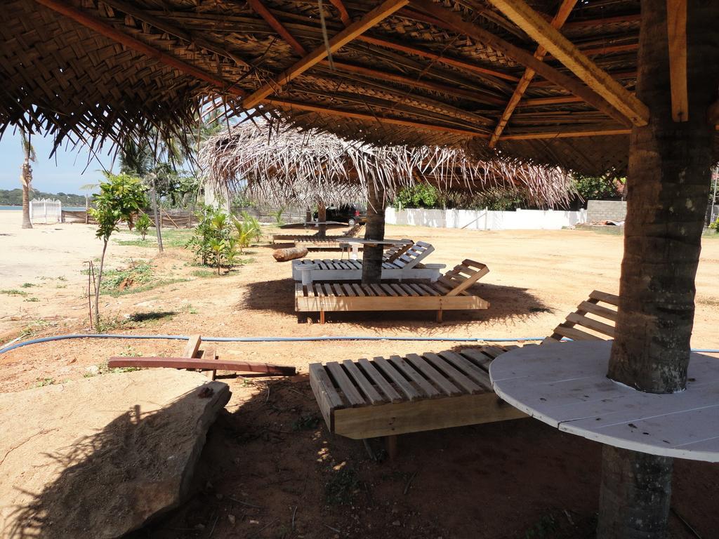 Yoho Hotel Arugambay Beach Inn Arugam Bay Buitenkant foto