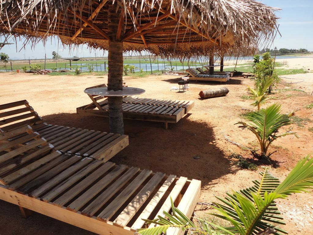 Yoho Hotel Arugambay Beach Inn Arugam Bay Buitenkant foto