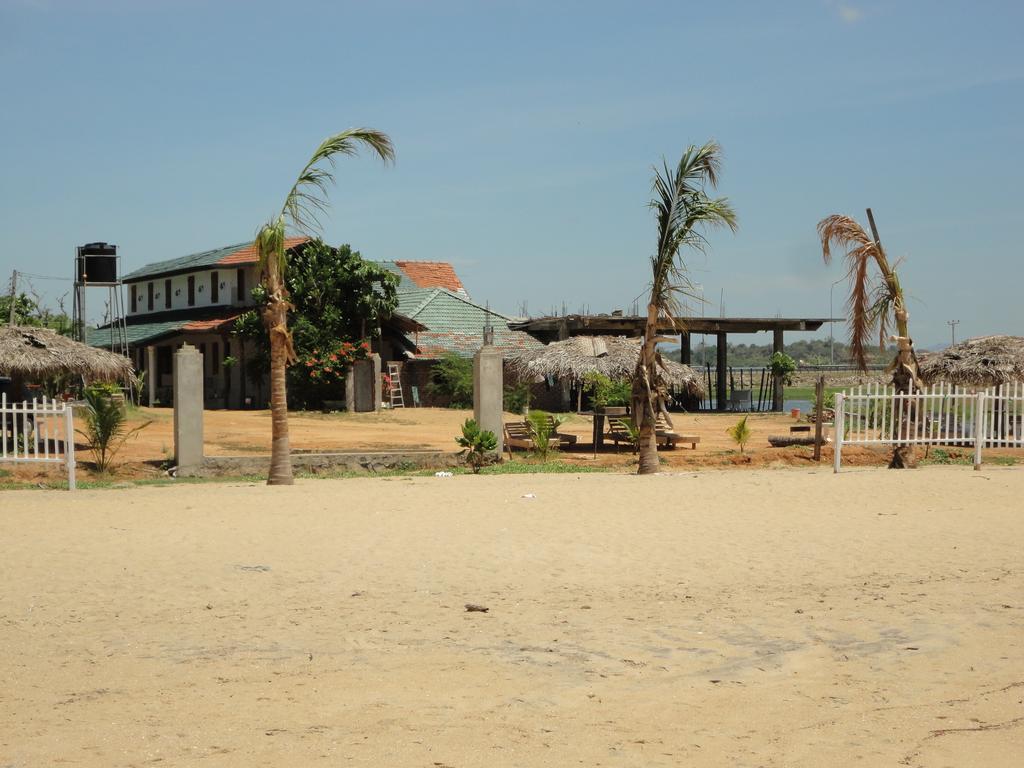 Yoho Hotel Arugambay Beach Inn Arugam Bay Buitenkant foto
