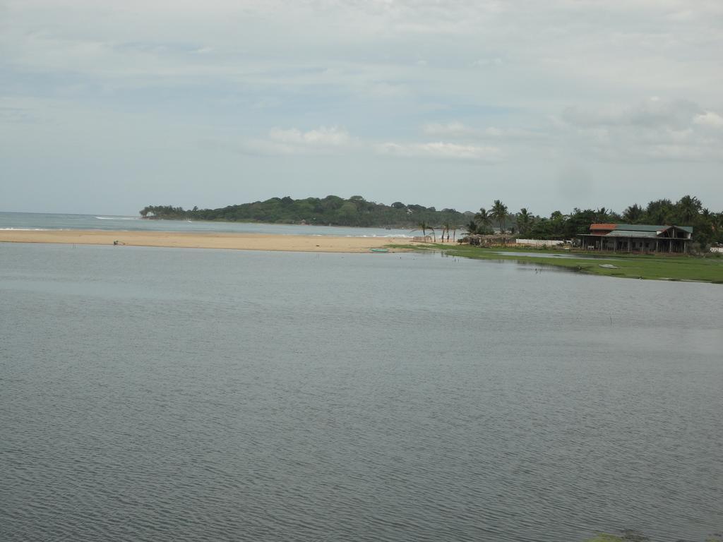 Yoho Hotel Arugambay Beach Inn Arugam Bay Buitenkant foto