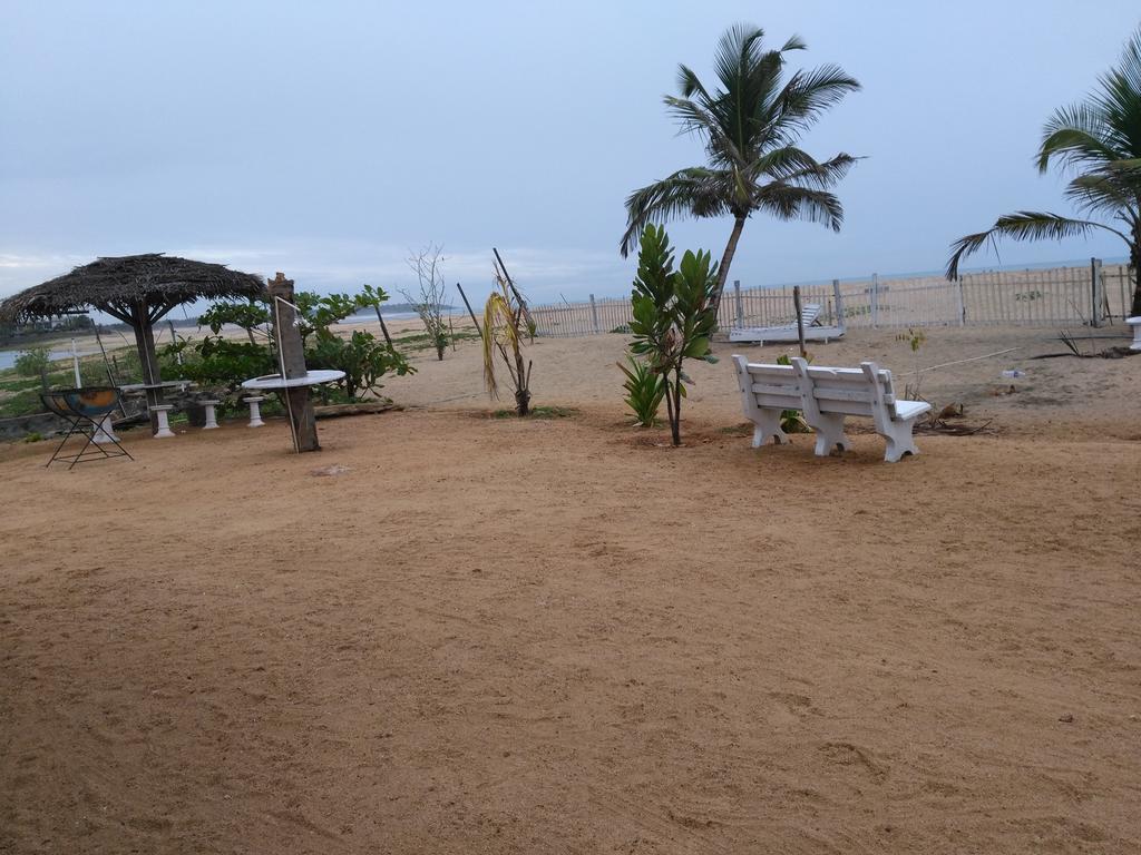 Yoho Hotel Arugambay Beach Inn Arugam Bay Buitenkant foto